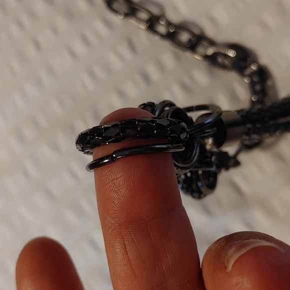 🌻Guess Black Metal Statement Necklace - Picture 6 of 6